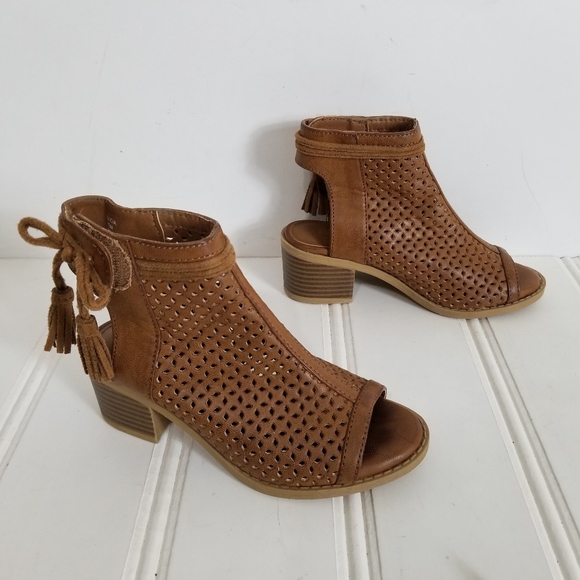Mia Ankle Brown Booties Perforated Tassel Tie Open Toe Boot Shoes Girls Size 13 - Picture 3 of 14